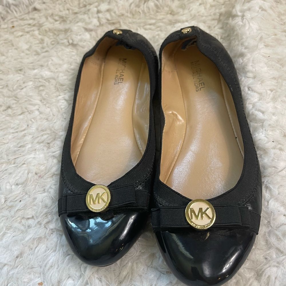 Michael Kors Black leather slip on flats with black ribbon & logo accent SZ 6.5M
